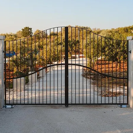 Lux Apulian Inside Trulli With Unique Pool Кастеллана-Гротте